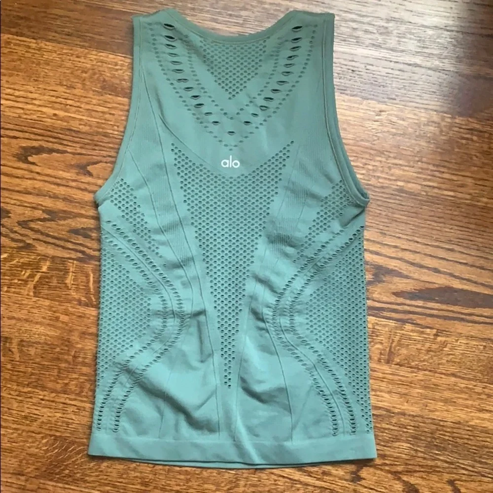 ALO Yoga good olive
